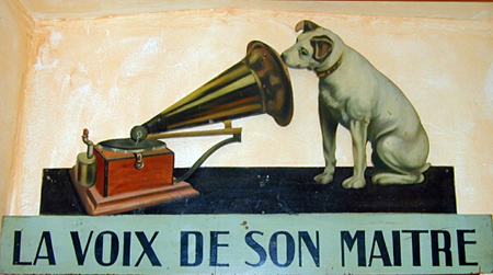 Nom : la-voix-de-son-maitre_1244103623.jpg
Affichages : 1571
Taille : 75,9 Ko