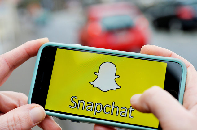 Nom : snapchat-logo-phone-2016-billboard-1548.jpg
Affichages : 1548
Taille : 52,5 Ko