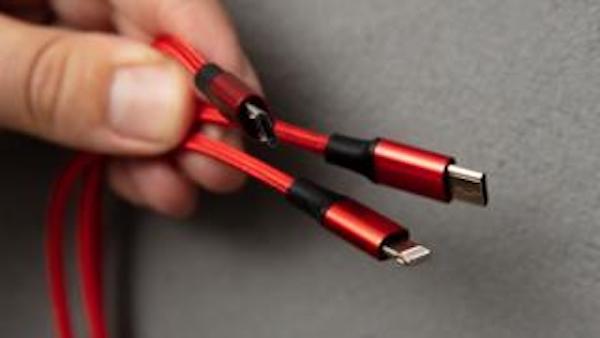 Nom : Connecteurs cables chargeurs.jpg
Affichages : 8291
Taille : 16,3 Ko