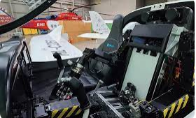Découvrez Pibot, le robot humanoïde capable de piloter un avion en toute  sécurité mieux qu'un humain